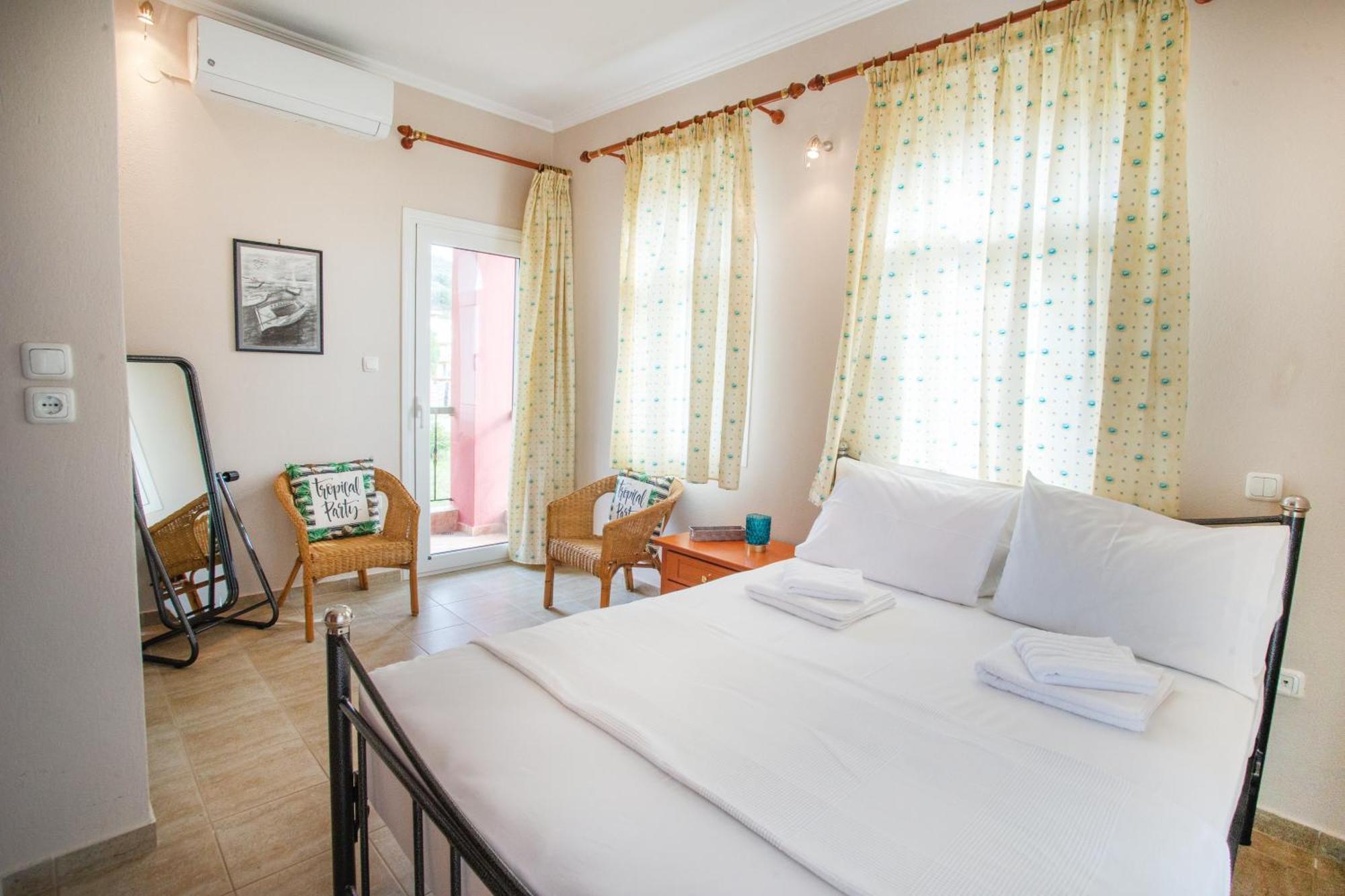 Private 6-Bdrm Villa With Garden 150M To Beach Παράδεισος Εξωτερικό φωτογραφία