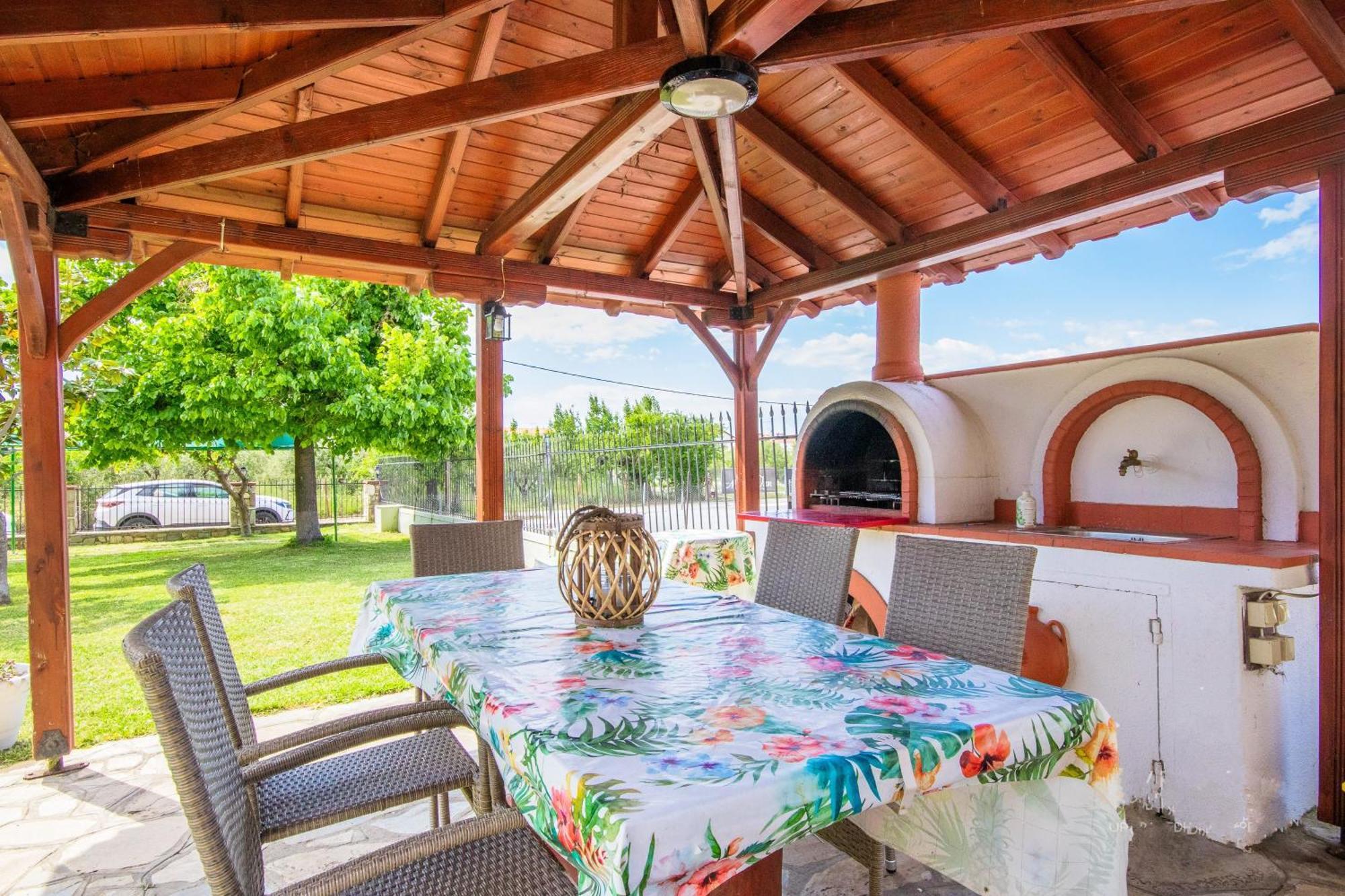 Private 6-Bdrm Villa With Garden 150M To Beach Παράδεισος Εξωτερικό φωτογραφία
